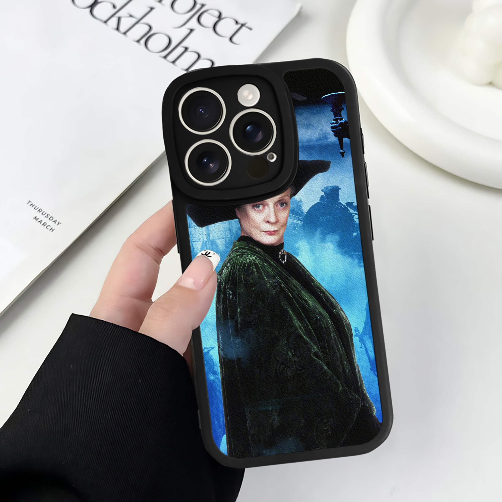 （画像用） Harry Potter ハリー・ポッターシリーズ 【iPhone 16シリーズ対応】シリコンスマホケース（レザー調） 材質：シリコン